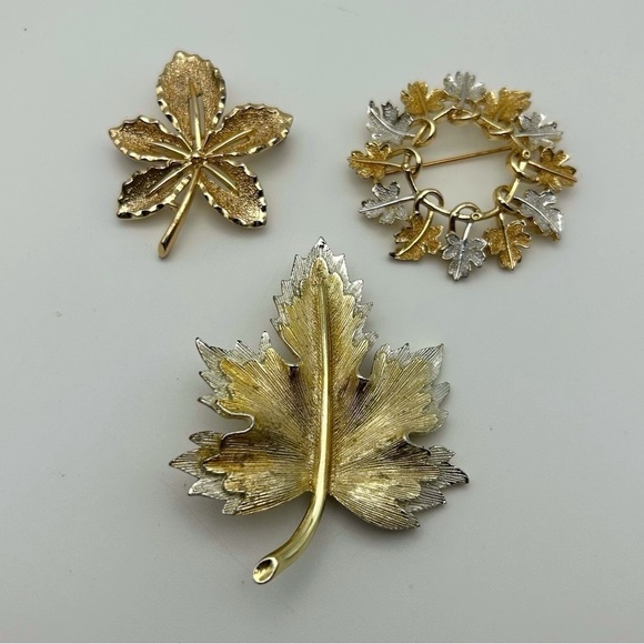 Set of Three Vintage Sarah Coventry Gold Tone Leaf Brooches Wreath Nature Trees - Picture 1 of 10